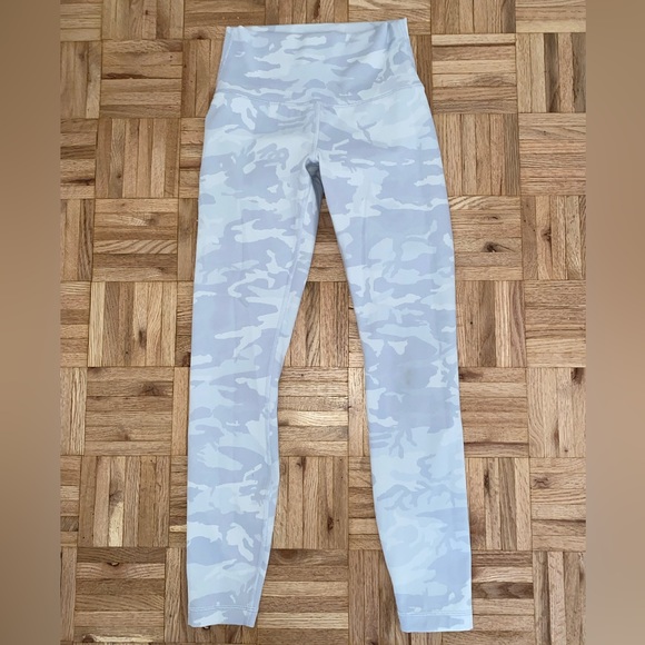Lululemon grey camo leggings size US 4 - Picture 1 of 2